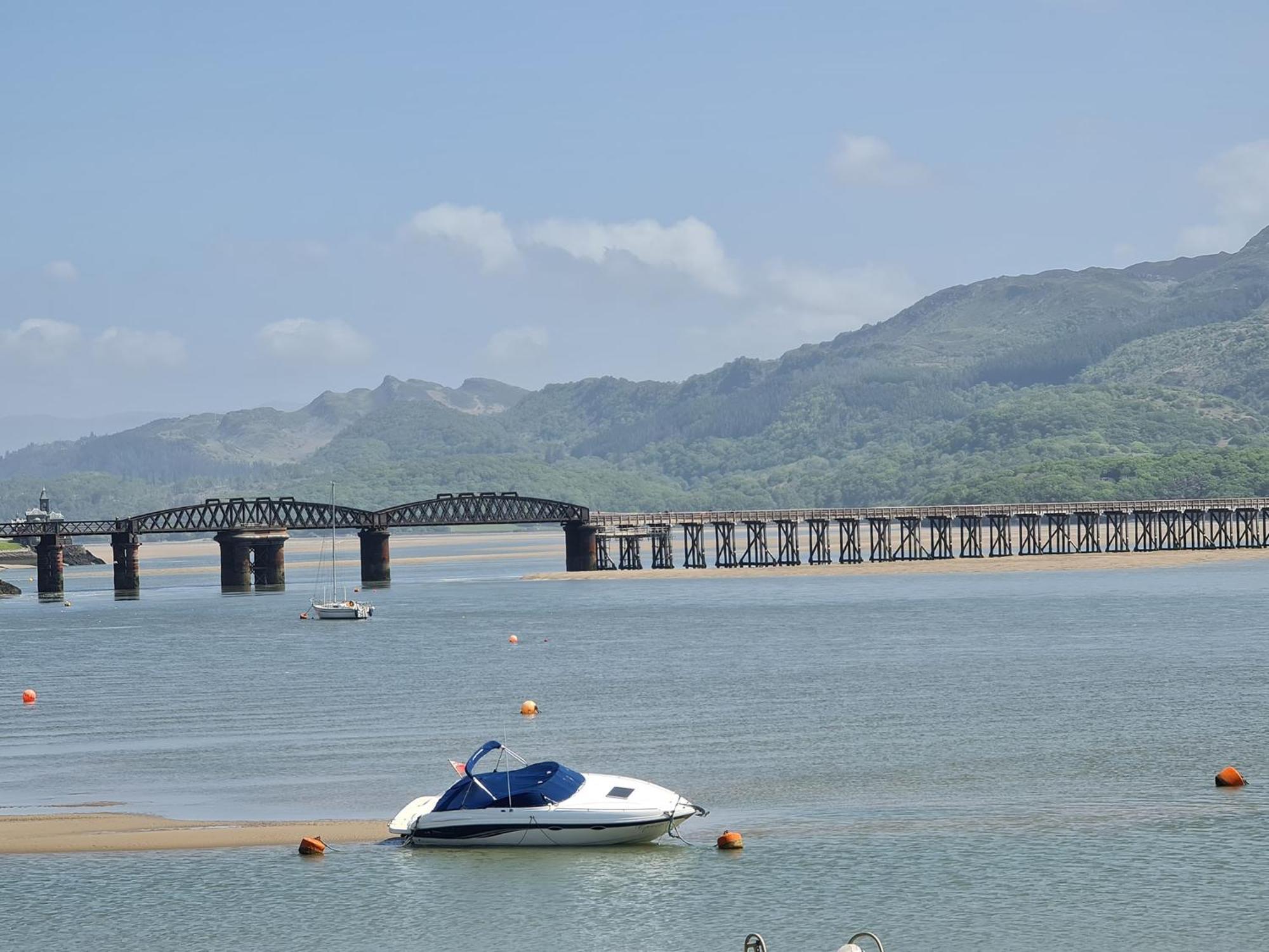 The Penthouse Ny Loft Apartment Barmouth Eksteriør bilde