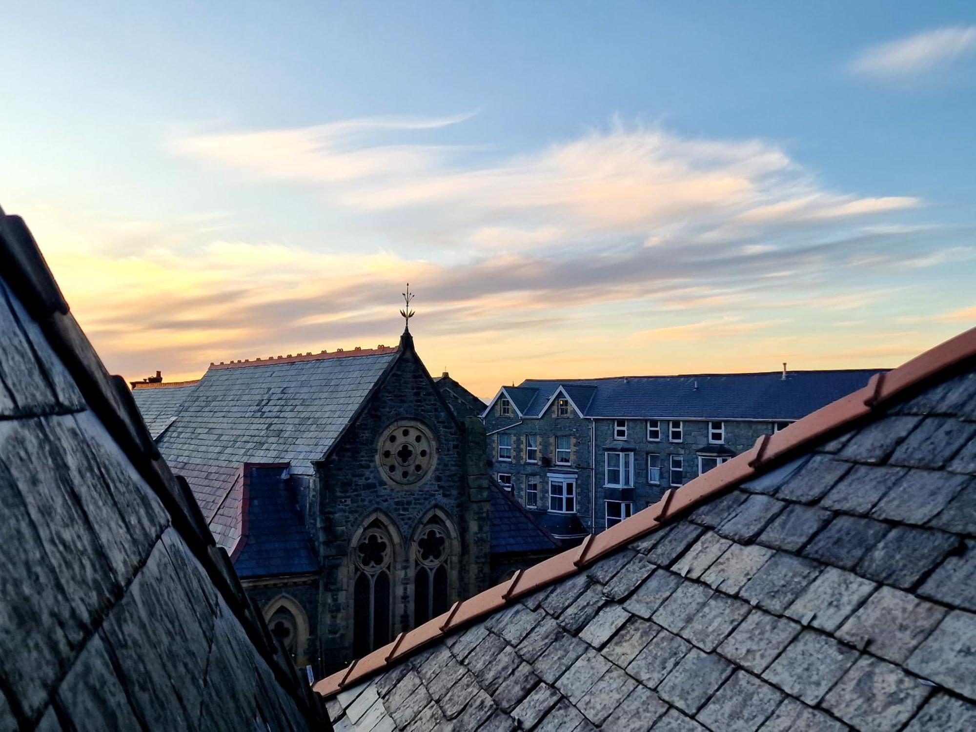 The Penthouse Ny Loft Apartment Barmouth Eksteriør bilde